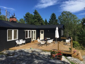 Outdoor dining - Stockholm archipelago with pool, boat & bikes (Värmdö NO)