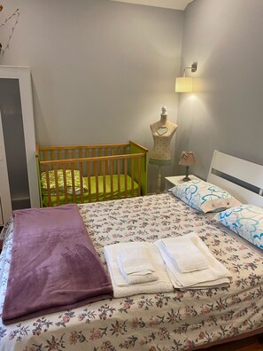 3 bedrooms, iron/ironing board, free WiFi, bed sheets