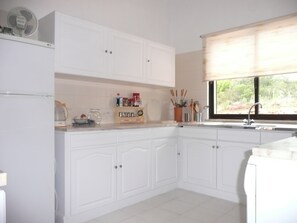 Fridge, microwave, oven, stovetop - Elegant Villa With Private Pool For 2-10 People Tavira (Tavira)