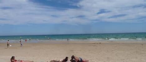 Camastros y toallas de playa
