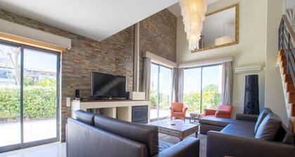 New Luxury Detached 4-Bett-Villa-Full / Equipped-Sleeps 8, eigenen Garten / beheizter Pool