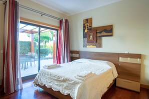 4 Schlafzimmer, Bügeleisen/Bügelbrett, kostenloses WLAN, Bettwäsche