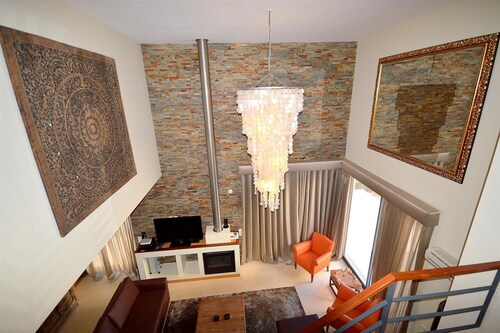 Luxury Detached Equipped Villa, Central Algarve - Private Garden & Heated Pool