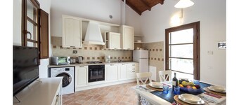 CASA MARINA, terrace with a view, free Wi-Fi, professional cleaning