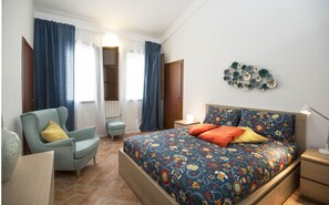 2 عدّة غرف نوم ومكواة/لوح كي وسرير سفر وواي فاي مجانًا