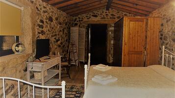 1 bedroom, iron/ironing board, travel crib, WiFi