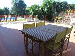 تناول الطعام بالخارج