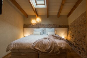 3 habitaciones, tabla de planchar con plancha, internet y ropa de cama 
