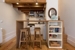 Fridge, microwave, dishwasher, coffee/tea maker