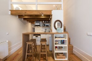 Fridge, microwave, dishwasher, coffee/tea maker