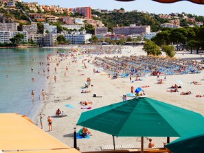 Una playa cerca