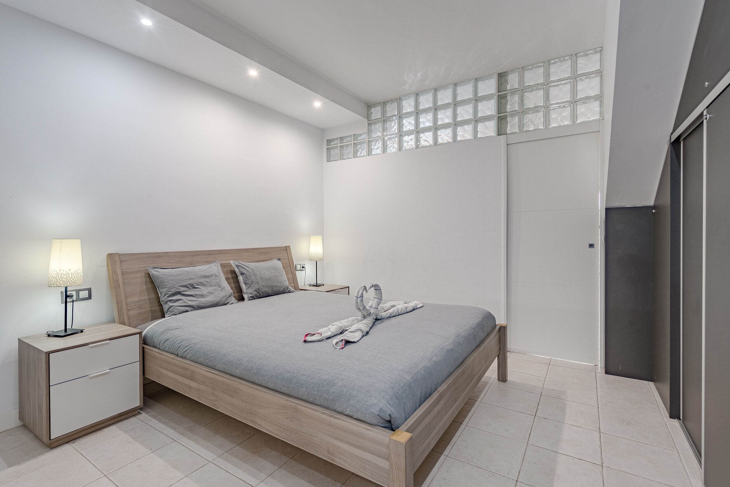 3 chambres, fer et planche à repasser, Wi-Fi gratuit, draps fournis