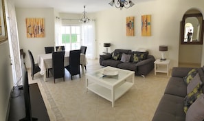 Smart TV, video games, DVD player, books - Superb, private golf villa. Ideal location. 300mb Internet and pool table.   (Caleta De Fuste)