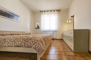 2 室のベッドルーム、デスク、アイロン / アイロン台、WiFi (無料)