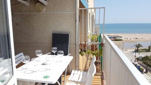 Outdoor dining - Rocamaura I-C-6-3 Apartment Estartit to rent with side-view to the sea (L'Estartit)