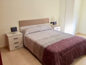4 chambres, fer et planche à repasser, Wi-Fi, draps fournis