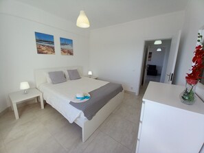 1 habitación, tabla de planchar con plancha, wifi gratis y ropa de cama 