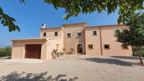 Exterior - Majorcan finca in a paradise area with no neighbours  (Santa Margalida)