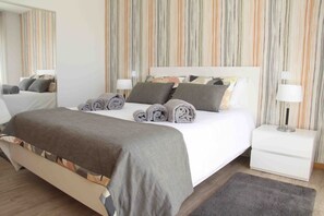 1 bedroom, iron/ironing board, free WiFi, bed sheets - Carmona - T1 Holiday Apartment by São Martinho do Porto beach By SCH (São Martinho do Porto)