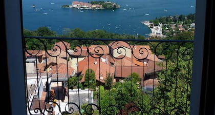 A window 3 overlooking Lake Maggiore!