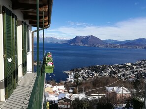 Property grounds - A window 3 overlooking Lake Maggiore! (Stresa)