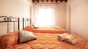 2 chambres, fer et planche à repasser, lit parapluie, Wi-Fi gratuit