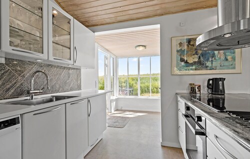 Beautiful home in Græsted with kitchen