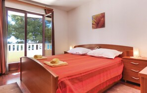 3 bedrooms, travel cot, free WiFi, bed sheets - Beautiful apartment in Jesenice (Jesenice)