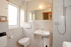 Unclassified image, 5 of 19, button