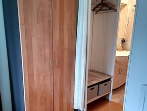 Unclassified image, 5 of 11, button - Uwes Seeblick, Germany (Schwarz)