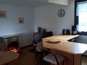 Unclassified image, 3 of 11, button - Uwes Seeblick, Germany (Schwarz)