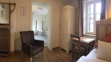 1 Schlafzimmer, Schreibtisch, WLAN, BettwÀsche