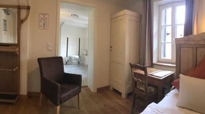 1 bedroom, desk, WiFi, bed sheets