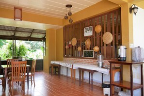 Desayuno de cocina local (THB 200 por persona)