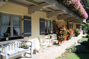 Terrace/patio - Apartment 3, 90sqm, balcony, kitchen extra, 1 bedroom, 1 living room, max. 2 pers. (Ruhpolding)