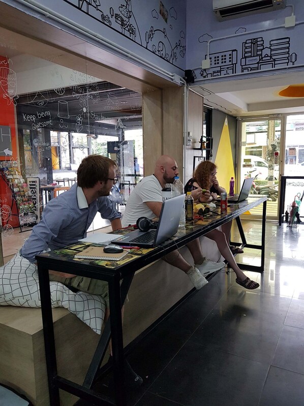 Lobby sitting area - Bed Bike Hostel (Chiang Mai)