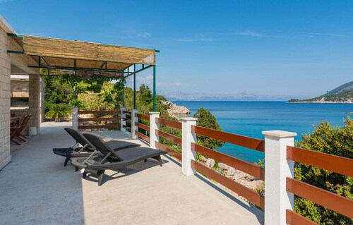 Beautiful home in Zastrazisce with WiFi