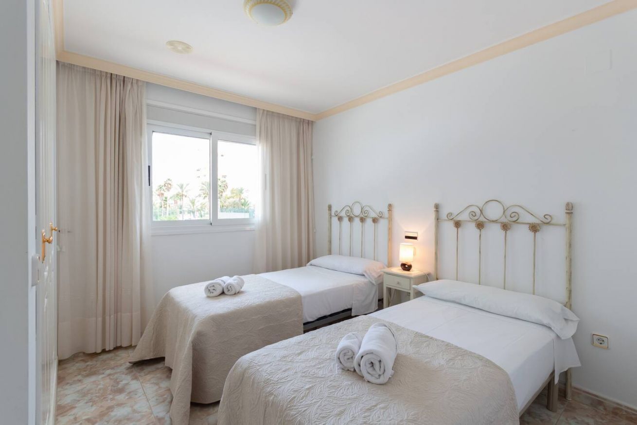 3 makuuhuonetta, silitysrauta/-lauta, vauvan matkasänky, Wi-Fi