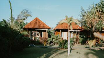 Standard Bungalow, Pool View | Terrace/patio