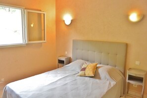 2 soverom og strykejern/-brett