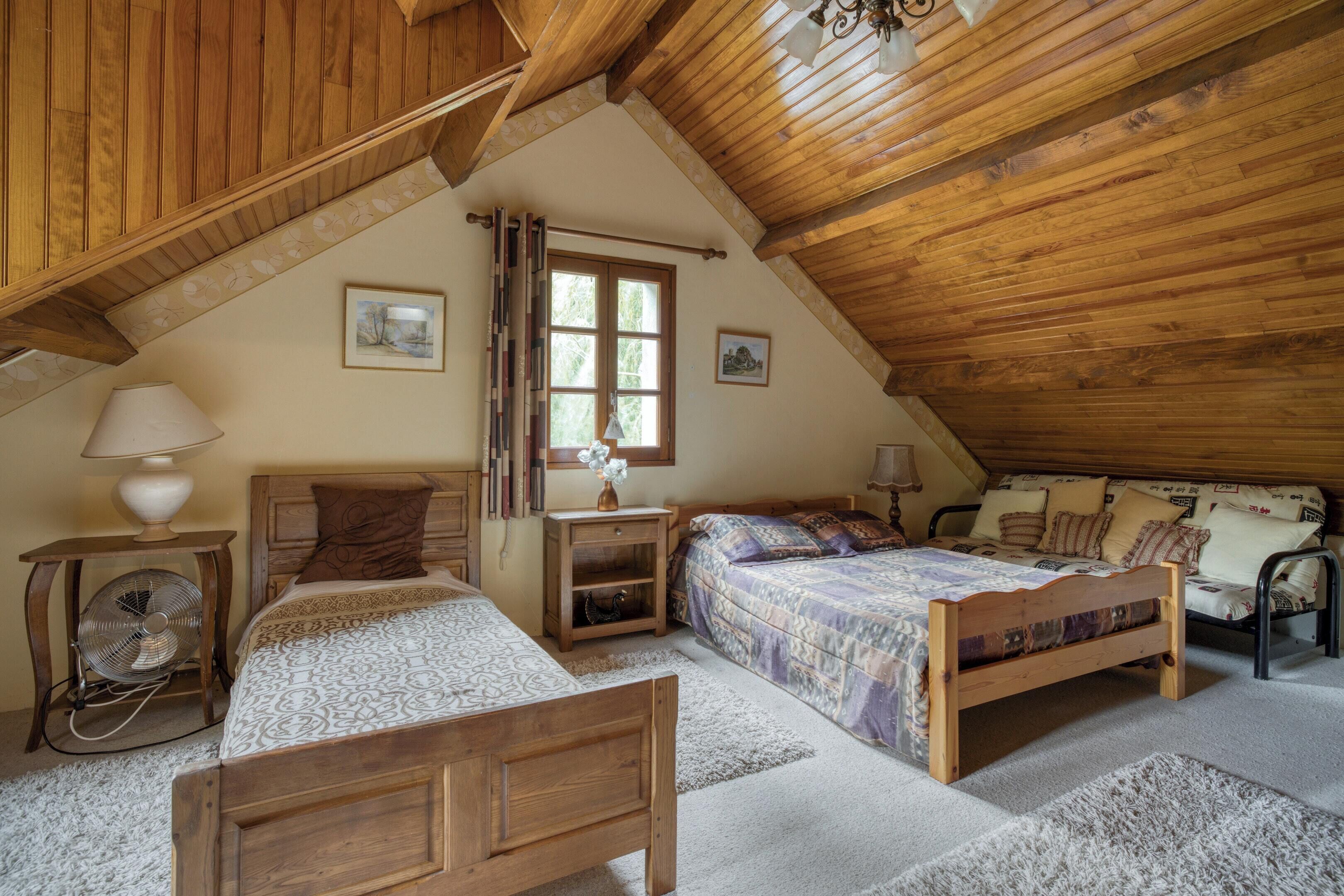 4 dormitoris, escriptori, planxa i posts de planxar i wifi 