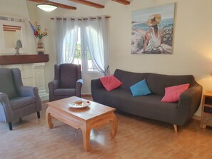 Televisor intel·ligent, reproductor de DVD i llibres 