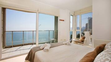 2 bedrooms, iron/ironing board, travel cot, WiFi