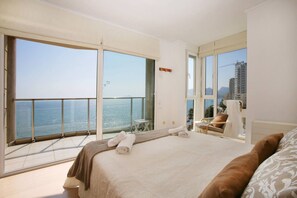 2 habitaciones, tabla de planchar con plancha, cuna de viaje y wifi 