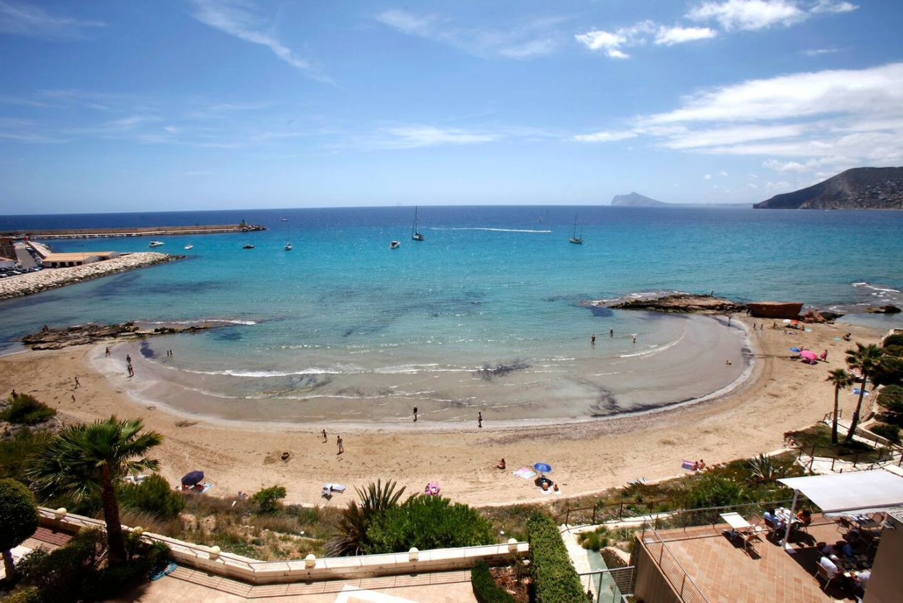 Beach nearby, beach towels