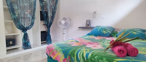 Iron/ironing board, WiFi, bed sheets