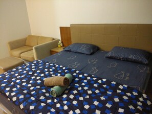 1 bedroom, iron/ironing board, internet, bed sheets