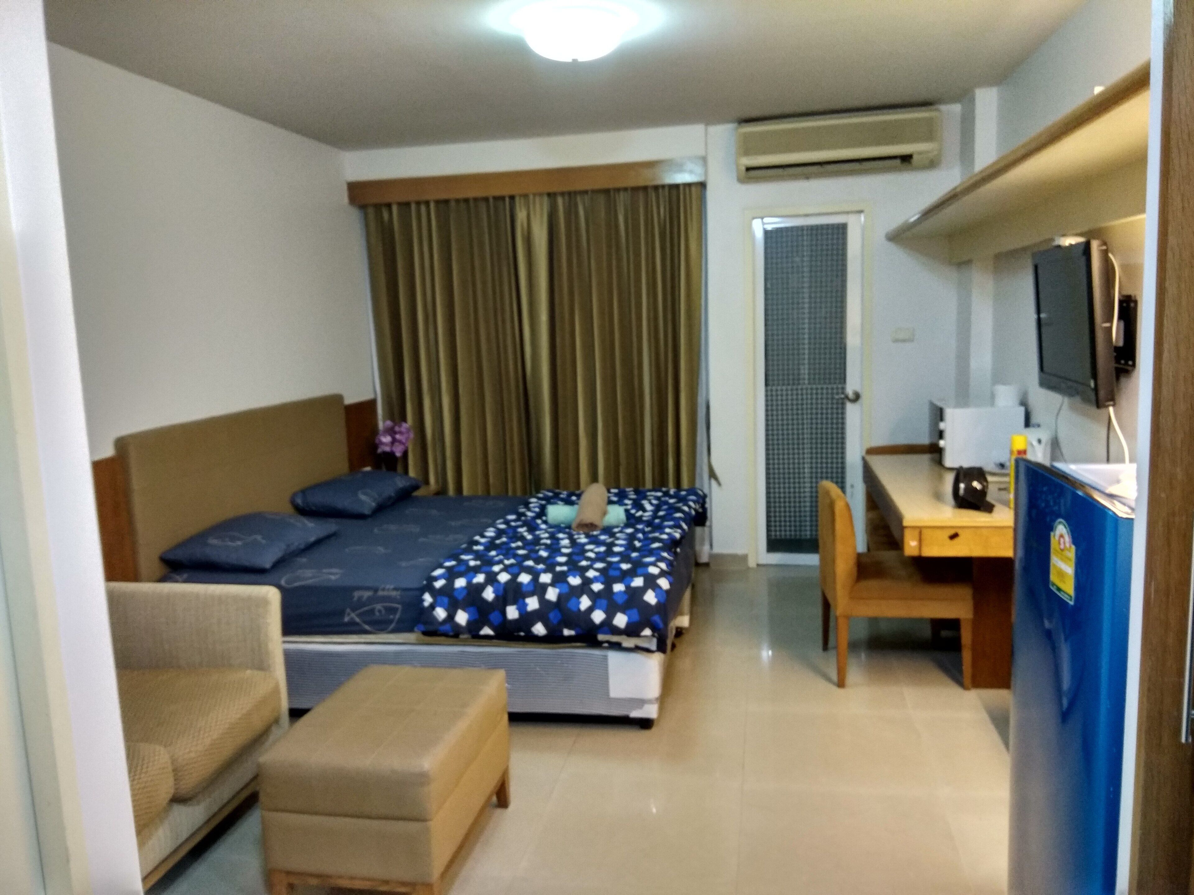 1 bedroom, iron/ironing board, internet, bed sheets