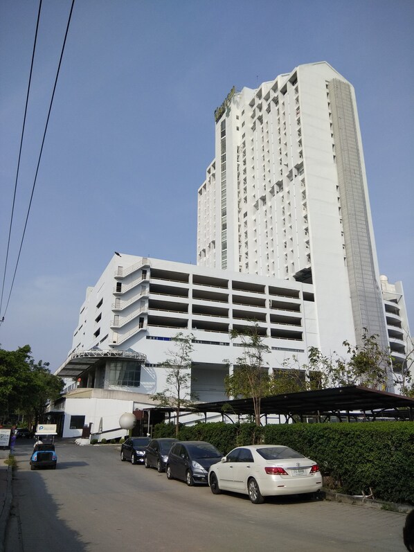 Exterior - Savi Rooms Premium(2)nr Bangkok/Pitavet hospital and many reputed pubs & bar (Bangkok)