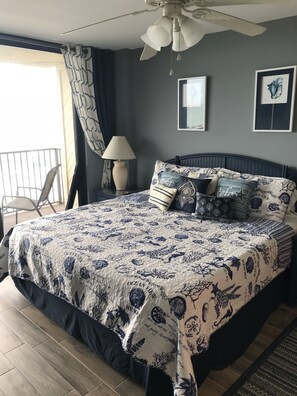 2 bedrooms, iron/ironing board, free WiFi, bed sheets - Gulf views !! Chair and umbrella service included  March -October (Navarre)